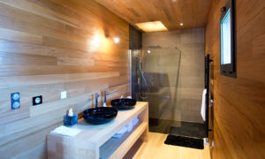 Salle de bain en bois sur mesure