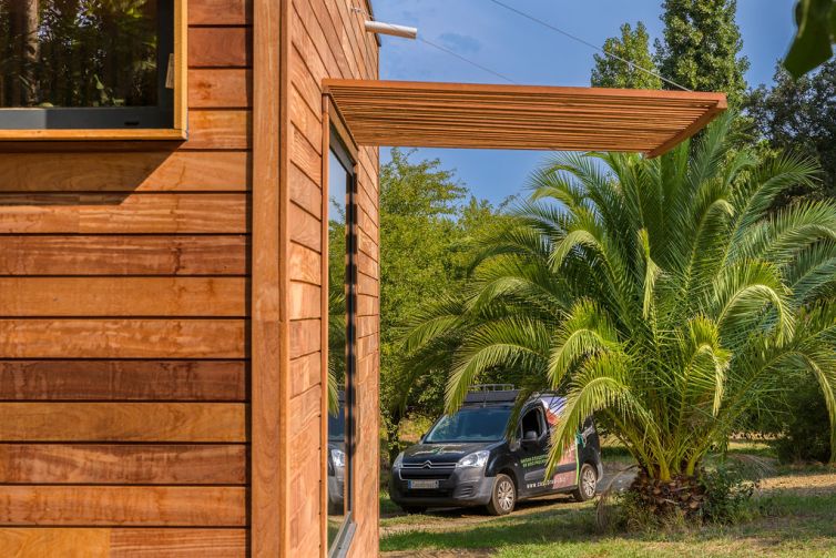 terrasse couverte en bois sur studio de jardin bois