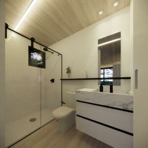Maison kit bois exotique - Vue salle de bain